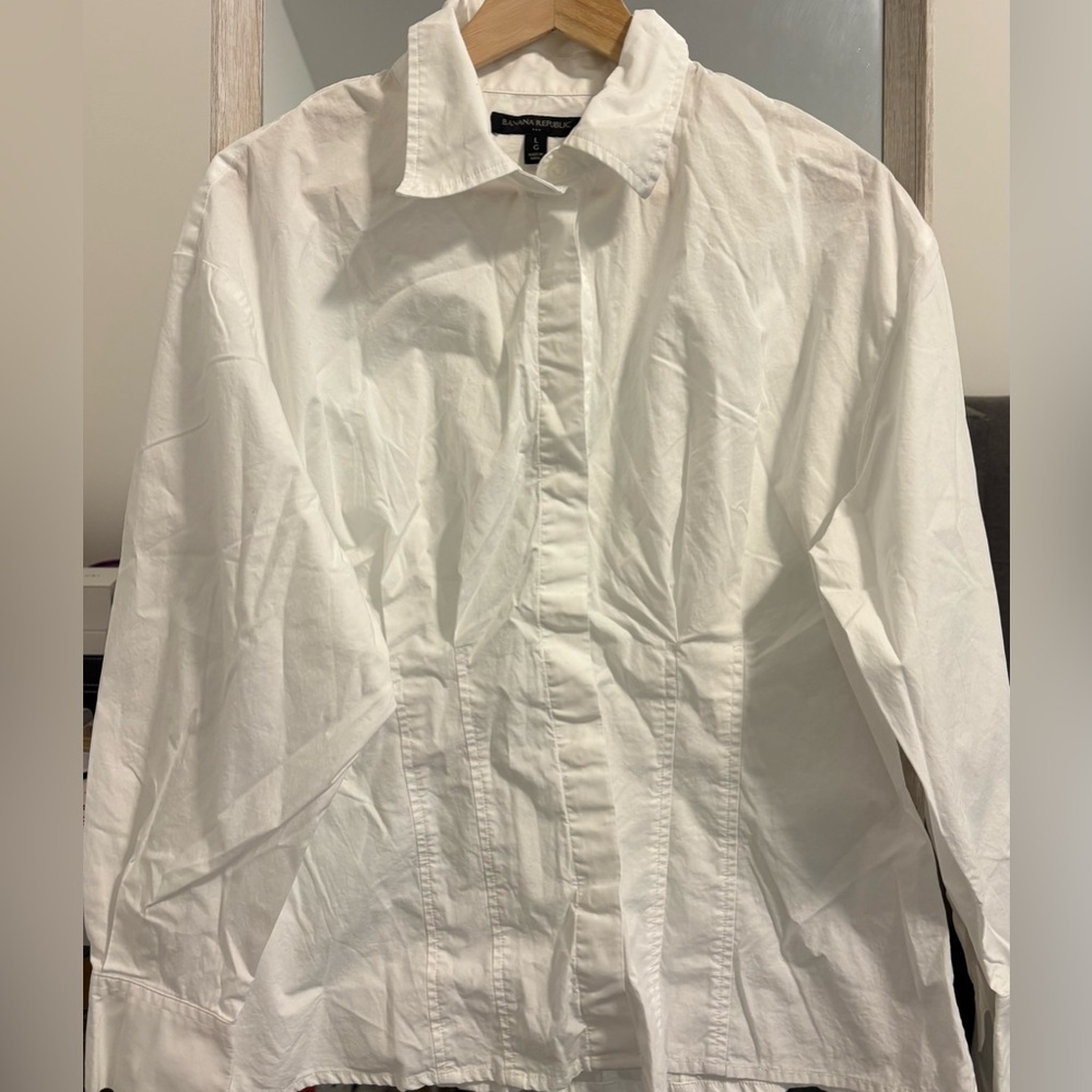 Banana Republic White Button-Up Shirt
